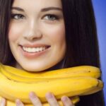 وصفة الموز والمايونيز لتنعيم الشعر المجعد والجاف